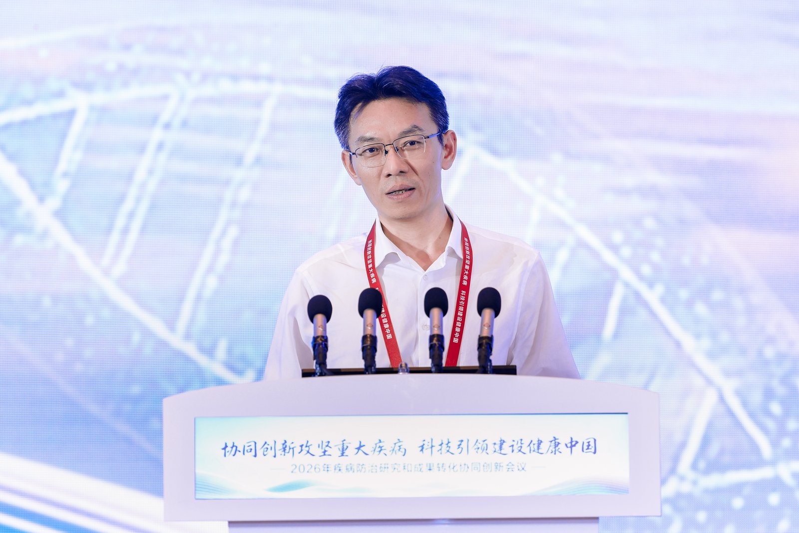 郝海平.jpg 郝海平.jpg